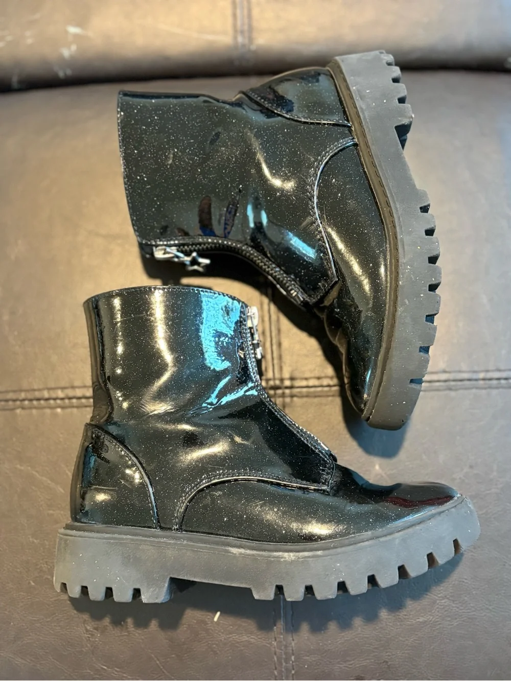 art class stylish black